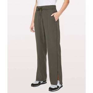 Lululemon On The Right Track Green Athletic Pants Sz M 8/10